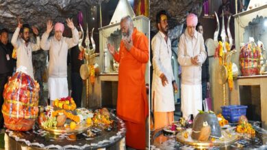 श्रीमहंत देवेन्द्र दास महाराज ने टपकेश्वर महादेव में टेका मत्था