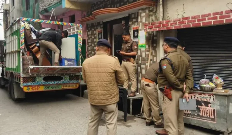 हल्दवानी हिंसा: दंगे में नामजद एजाज कुरेशी की संपत्ति की भी हुई कुर्की हल्दवानी हिंसा: दंगे में नामजद एजाज कुरेशी की संपत्ति की भी हुई कुर्की