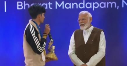 चमोली के पियूष को PM मोदी ने दिया सर्वश्रेष्ठ ‘Best Nano Creator Award’ पुरस्कार, CM ने दी बधाई चमोली के पियूष को PM मोदी ने दिया सर्वश्रेष्ठ ‘Best Nano Creator Award’ पुरस्कार, CM ने दी बधाई