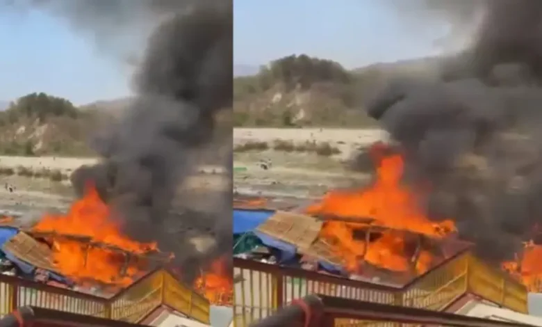 Uttarakhand: गर्जिया मंदिर परिसर में लगी भीषण आग, मचा हड़कंप, वीडियो देखिए Uttarakhand: गर्जिया मंदिर परिसर में लगी भीषण आग, मचा हड़कंप, वीडियो देखिए