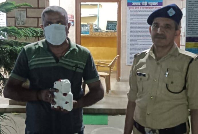 शराब तस्करी में स्कूटी सहित  एक नशा तस्कर को पुलिस ने किया गिरफ्तार