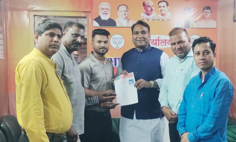 भाजपा युवा नेता करण घाघट ने वार्ड नंबर 9 आर्य नगर से की दावेदारी भाजपा युवा नेता करण घाघट ने वार्ड नंबर 9 आर्य नगर से की दावेदारी