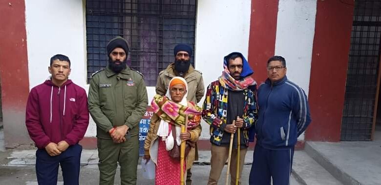 बुजुर्ग की “जिद” को पुलिस ने किया पूरा, करवाए श्री हेमकुंड साहिब के दर्शन बुजुर्ग की “जिद” को पुलिस ने किया पूरा, करवाए श्री हेमकुंड साहिब के दर्शन