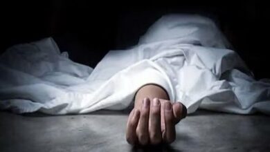 सूखी बरसाती नदी से बरामद हुआ व्यक्ति का शव
