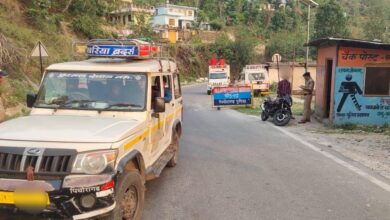 ट्रैफिक नियमों का उल्लंघन करने वालों के विरूद्ध पुलिस की ताबड़तोड़ कार्यवाही