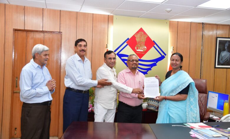 समन्वय समिति ने सौपा मुख्य सचिव को ज्ञापन