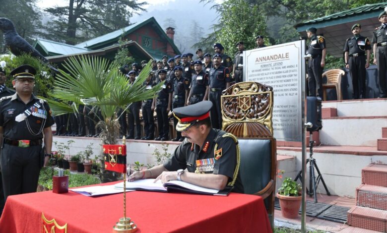 लेफ्टिनेंट जनरल देवेन्द्र शर्मा ने संभाला पदभार लेफ्टिनेंट जनरल देवेन्द्र शर्मा ने संभाला पदभार
