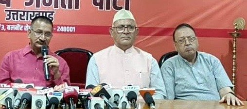 कांग्रेस अध्यक्ष अपनी कुर्सी बचाने के लिए निकाल रहे हैं यात्रा