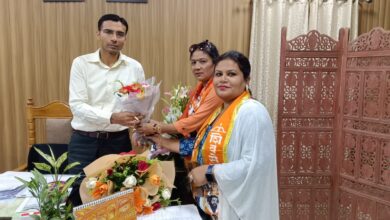 शिव सेना महिला प्रदेश अध्यक्ष ने की जिलाधिकारी से मुलाकात