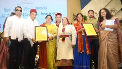 चयनित ग्रामों के प्रधानों ने प्राप्त किया पुरस्कार