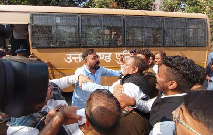 छात्र संघ चुनाव बहाली को लेकर एनएसयूआई कार्यकर्ताओं ने किया सचिवालय कूच छात्र संघ चुनाव बहाली को लेकर एनएसयूआई कार्यकर्ताओं ने किया सचिवालय कूच