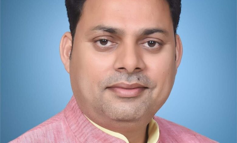 मुख्य परीक्षा का 6 माह समय बढ़ाया जाए : भुवन कापड़ी मुख्य परीक्षा का 6 माह समय बढ़ाया जाए : भुवन कापड़ी