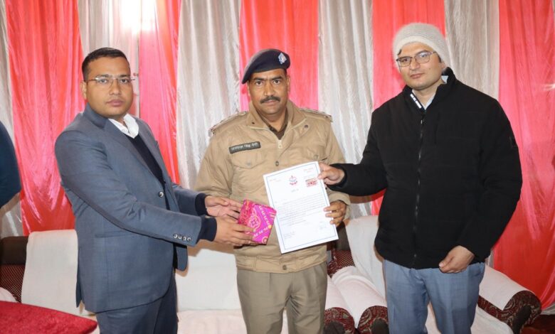 यात्रा के दौरान सराहनीय कार्य करने वाले पुलिस अधिकारियों को किया सम्मानित यात्रा के दौरान सराहनीय कार्य करने वाले पुलिस अधिकारियों को किया सम्मानित