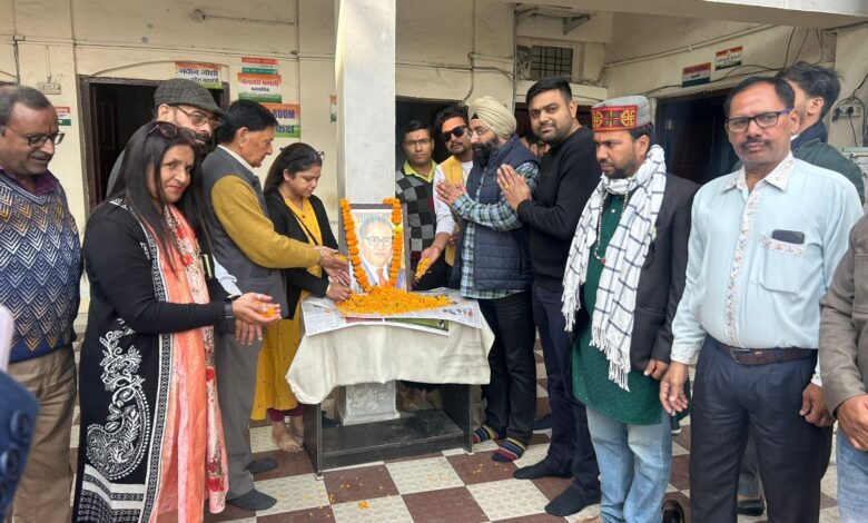 कांग्रेस कार्यकर्ताओं ने किया संविधान की प्रस्तावना का पाठ कांग्रेस कार्यकर्ताओं ने किया संविधान की प्रस्तावना का पाठ