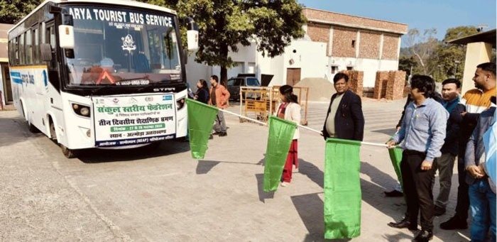 मुख्य विकास अधिकारी ने तीन दिवसीय शैक्षिक भ्रमण पर किया रवाना मुख्य विकास अधिकारी ने तीन दिवसीय शैक्षिक भ्रमण पर किया रवाना