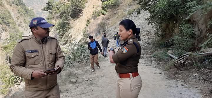 दुखद सड़क दुर्घटना में बाइक सवार की मृत्यु दुखद सड़क दुर्घटना में बाइक सवार की मृत्यु