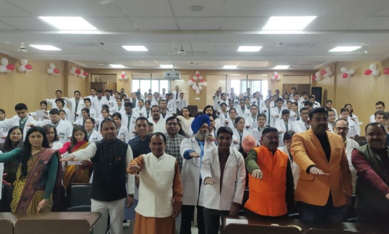 मेडिकल कॉलेज में व्हाइट कोर्ट सेरेमनी का आयोजन मेडिकल कॉलेज में व्हाइट कोर्ट सेरेमनी का आयोजन