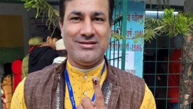 आप मेयर प्रत्याशी रविंद्र सिंह आनंद ने किया मतदान