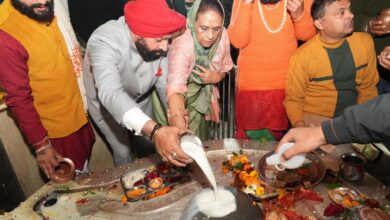 राज्यपाल ने की नव वर्ष पर टपकेश्वर महादेव मंदिर में पूजा-अर्चना