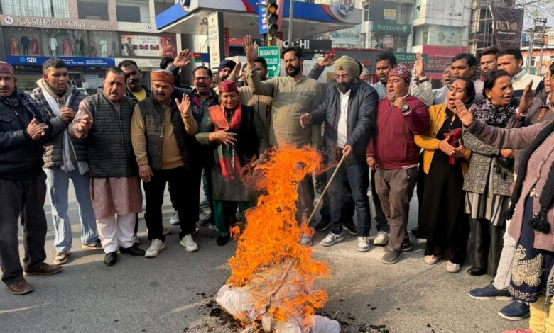 सरकार पर कानून व्यवस्था संभालने में नाकाम रहने का आरोप सरकार पर कानून व्यवस्था संभालने में नाकाम रहने का आरोप