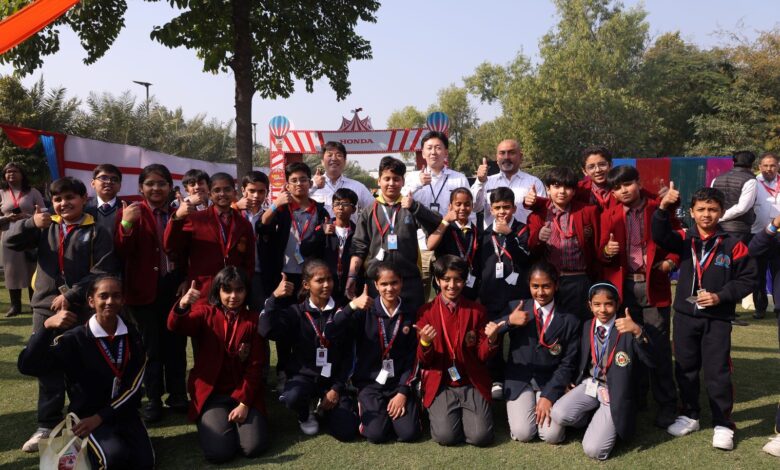 राष्ट्रीय सड़क सुरक्षा माह: बच्चों को जागरूक करने के लिये सड़क सुरक्षा पर शिक्षा दी राष्ट्रीय सड़क सुरक्षा माह: बच्चों को जागरूक करने के लिये सड़क सुरक्षा पर शिक्षा दी