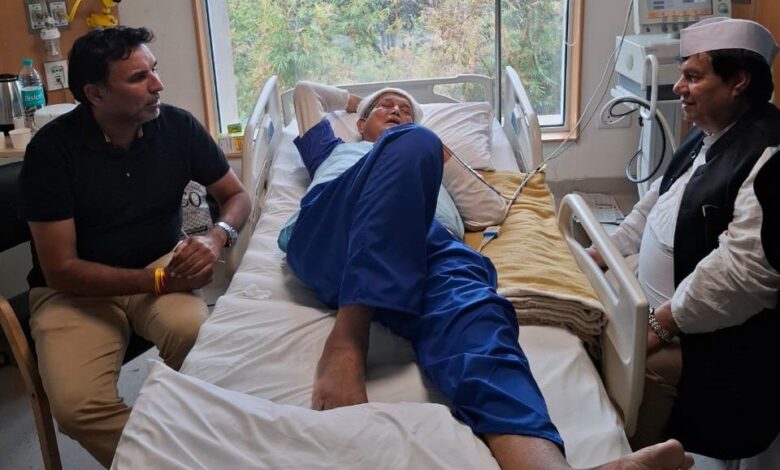 पूर्व मुख्यमंत्री हरीश रावत का हाल-चाल जानने मैक्स अस्पताल पहुंचे कांग्रेस नेता पूर्व मुख्यमंत्री हरीश रावत का हाल-चाल जानने मैक्स अस्पताल पहुंचे कांग्रेस नेता